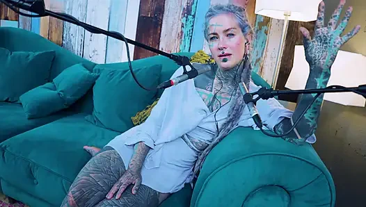 Я говорю о F - Страх - подкаст ASMR, Sfw говорит готессу, худенькая девушка дреды татуированная модель татуированная девушка