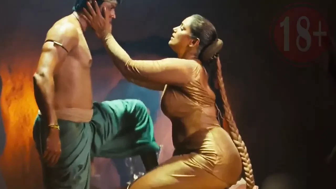 Swetha Menon 火辣胸部表演
