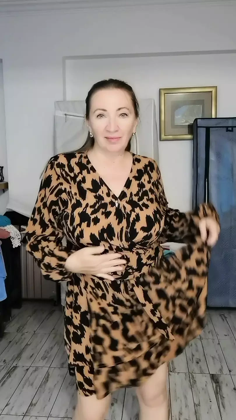 Chic and Sophisticated: Busty Hot GILF MariaOld’ Strip Dance Session