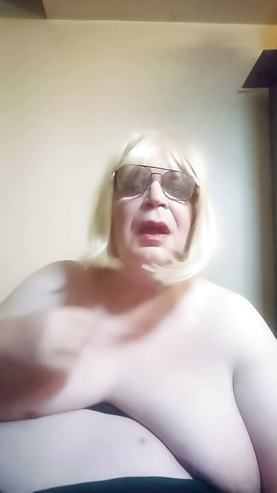 Part 5 - BBW TV plays with her nipples