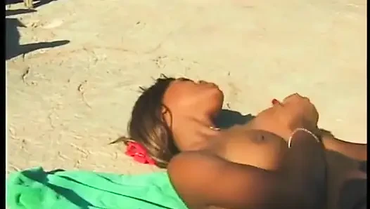 Two African Lesbians Eat Cunts in Swimming Pool Then Go Back Inside