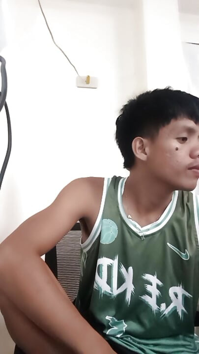 Outdoor Hookup: Asian Twink Sucks Cock For Quick Dirty Money