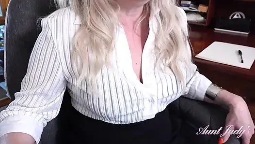 Auntjudys - Deine Geile Reife Chefin Andrea Ann Lutscht Deinen Schwanz Im Büro