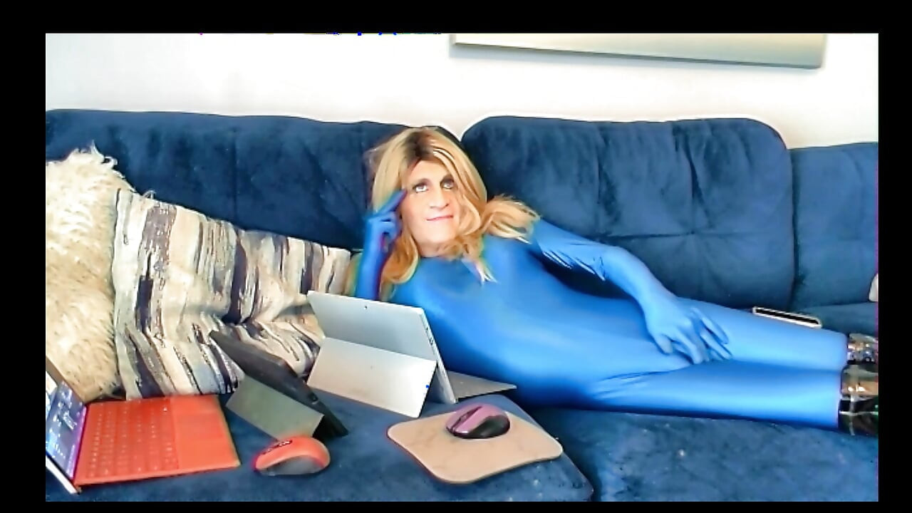 Leohex lagi asik masturbasi