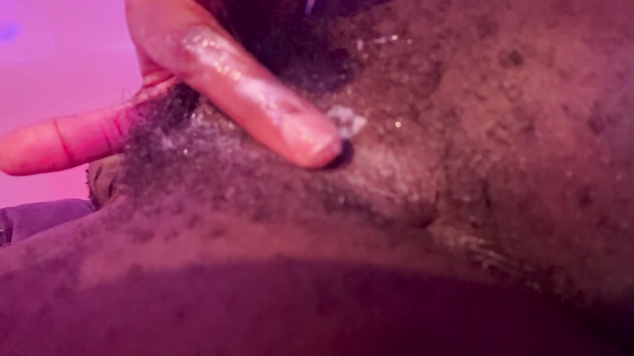 Memek be basahku yang aduhai!