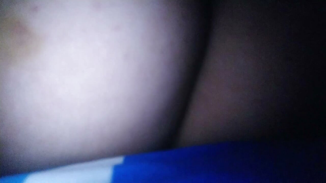 zdzirowata żona zdradzająca męża powiedziała mi, że jest sama w domu, a ja rżnąłem ją prawie całą noc