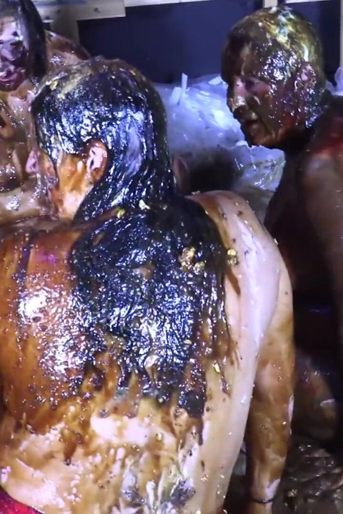 4 Jente mat sploshing