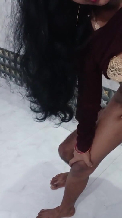Desi Girl Green & Maroon Outfit Hot Sex - Real Couple | Clip 2