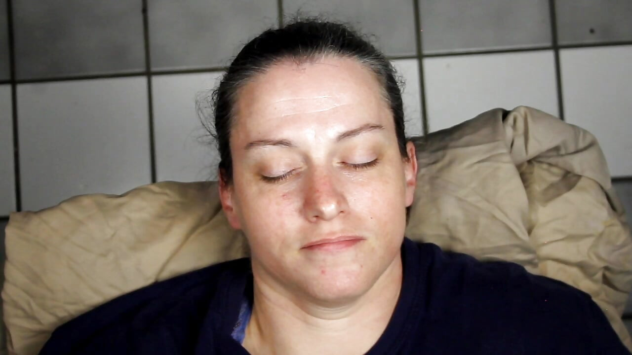 Huge Homemade facial blasting right in her eyes!!! Fixed sound