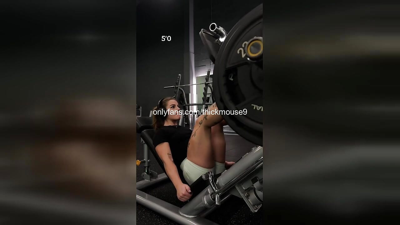 Pizda curvei de 18 ani de pe TikTok explodează pe cameră! Lărgire necenzurat