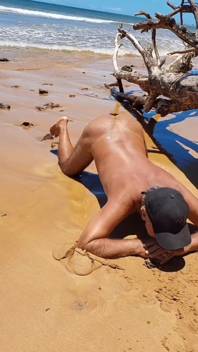 Ladysilva naked on the beach