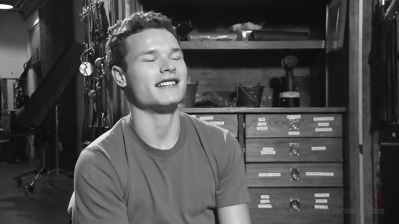 Hot Stud Pushes His Limits to the Max!