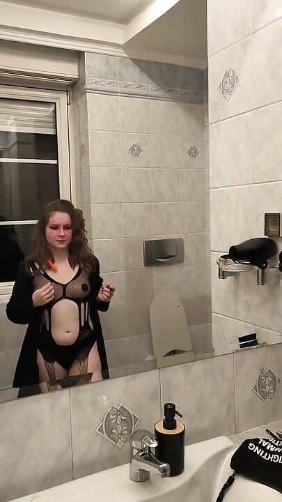 Kinky Princess Improves Her Costume