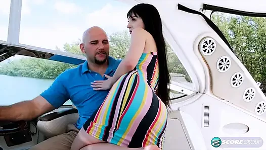 Dylan Vox yang disemprot di laut