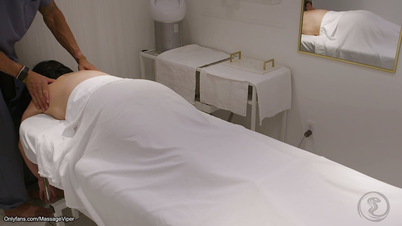 Legit massage client gets a happy ending
