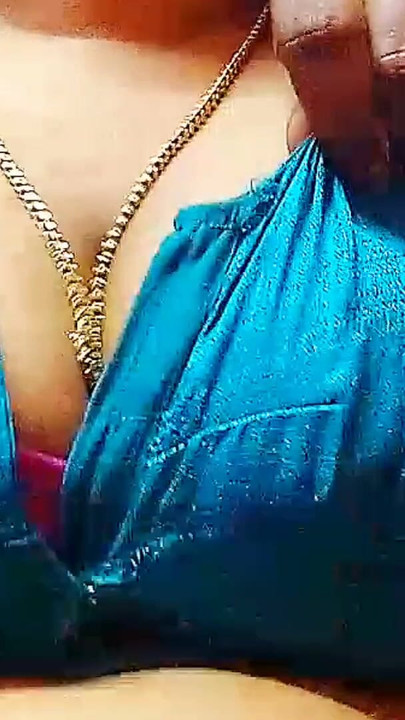 Przyrodnia siostra i przyrodni brat bawili się sami w sypialni. | Klip 1