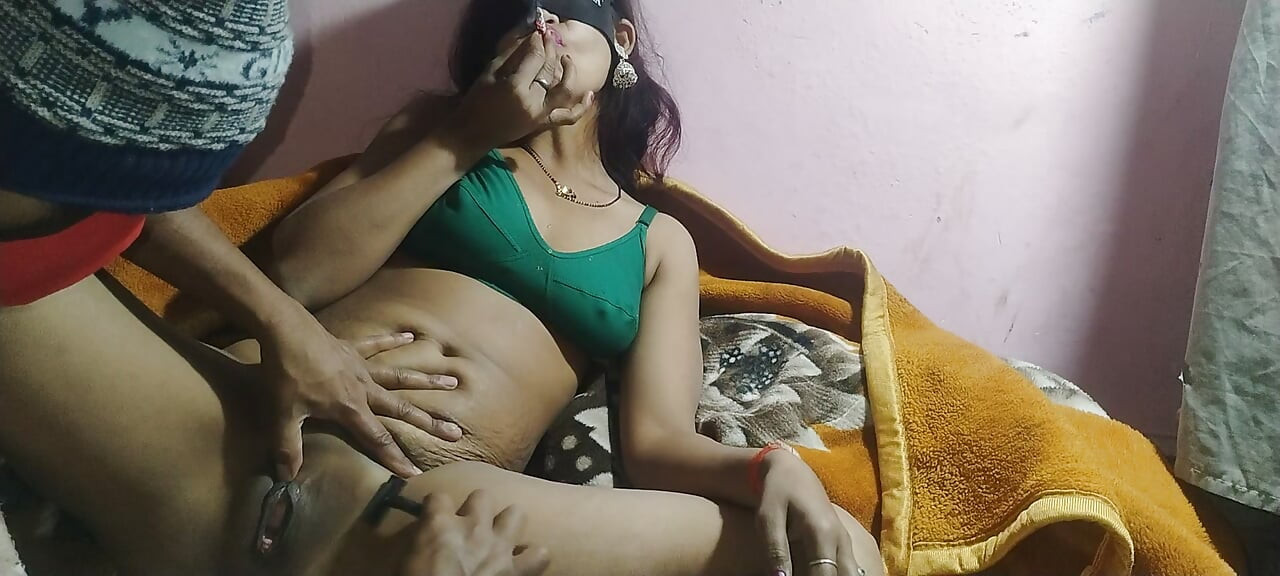 Bhabhi ji ne apne devar ko bula ke baal saaf kraya
