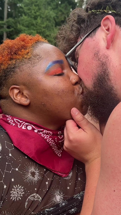 Sensual kissing and nipple licking at Fuck-A-Palooza