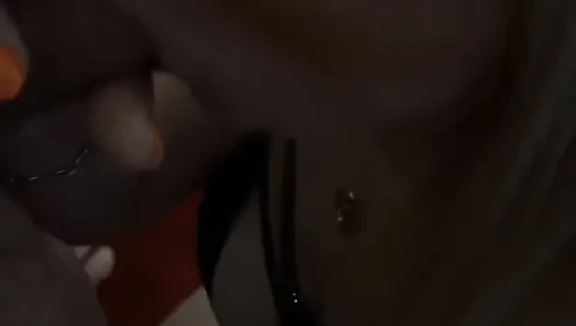 Üvey kız kardeşim yarağımı o kadar iyi emdi ki sıkı amcığı yüzünden saniyeler içinde boşaldım