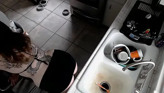 Tonton video aku lagi cuci piring mesra