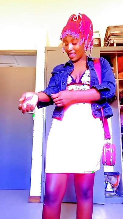 1 มกราคม 2026 ฉันใช้มุมโซฟาของแม่เพื่อเย็ดตัวเอง