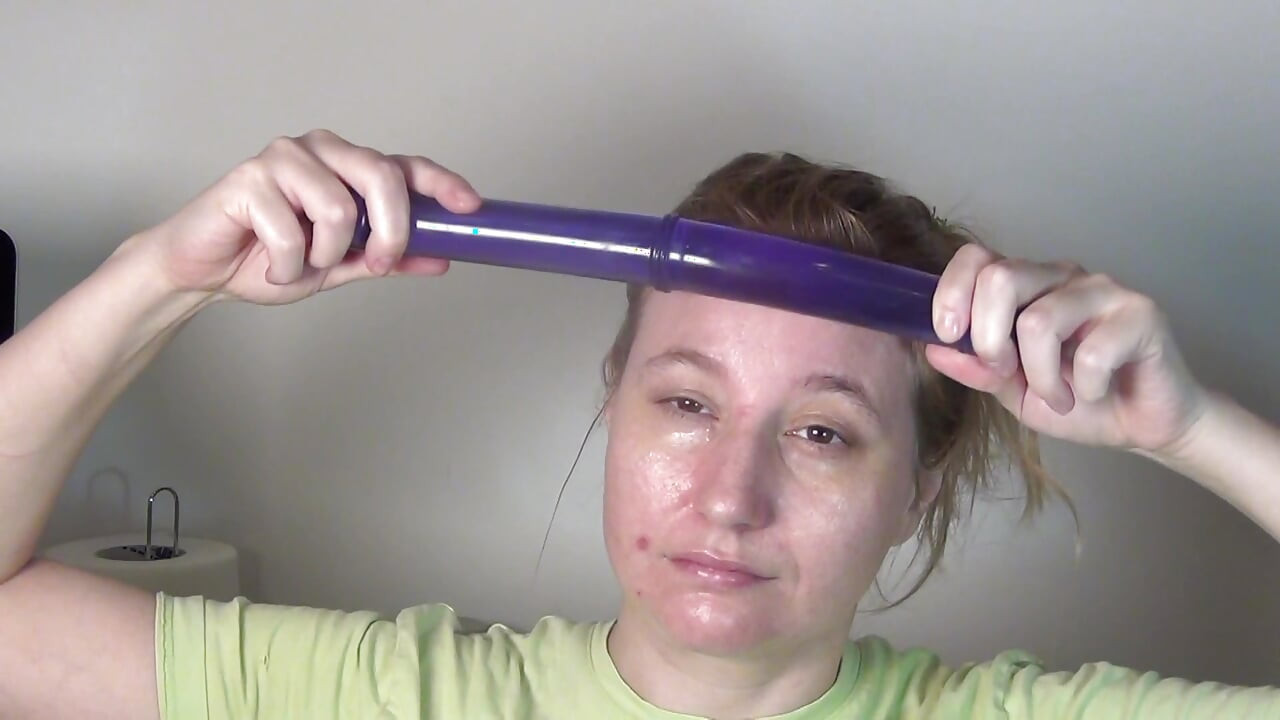 Face massage with dildo