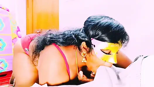 Шелковая тетушка лучше всего делает минет Телугу грязные разговоры.