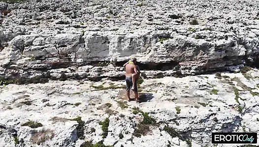 Cliffside di luar ruangan - ngentot pantai basah menetes