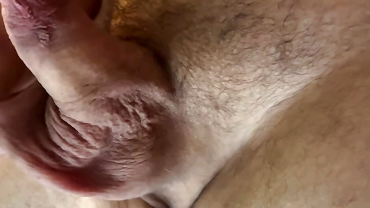 Slow motion relaxing ball sloshing