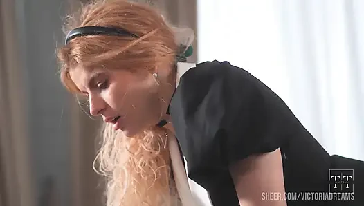 Aku membersihkan, membersihkan, dan kemudian mengisap. Susah banget jadi pembantu! 4K HD Tim Team