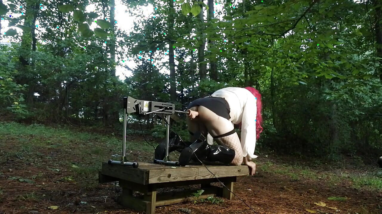 Fucking Machine Plundering Crossdresser Ass