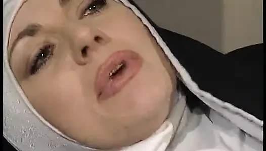 Utanmaz rahibe manastırında anal sikiliyor