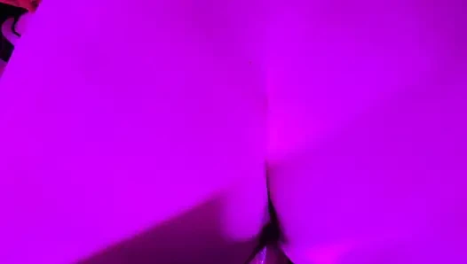 Tava Elara'nın seksi ayaklarına boşalıyor derlemesi!