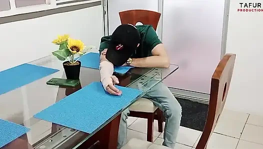 Meine stiefmutter hat immer medizin für alle schmerzen, heute gab sie mir einen guten fick, um mich zu heilen - teil 1