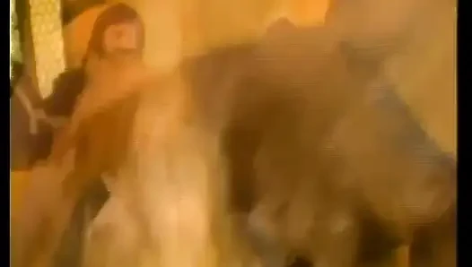 Горячей и шлюшке даме устроили гэнгбэнг в XVIII веке