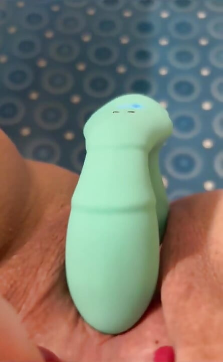 mujhe yah khud par jor dene vaala dildo pasand hai