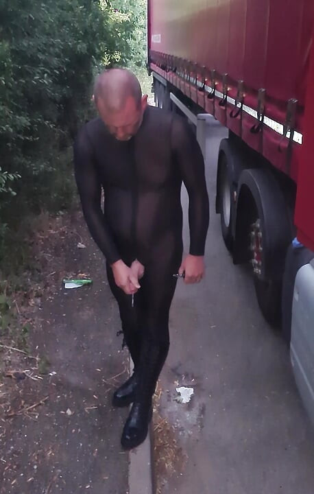 Layby wank and cum on boot wearing spandex