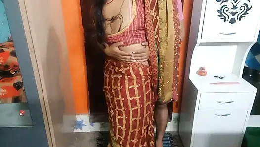 Very Beautiful Indian Bhabhi in Red Saree