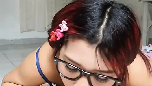 Muasin memek dan ngentot pelacur jalang ini di bar