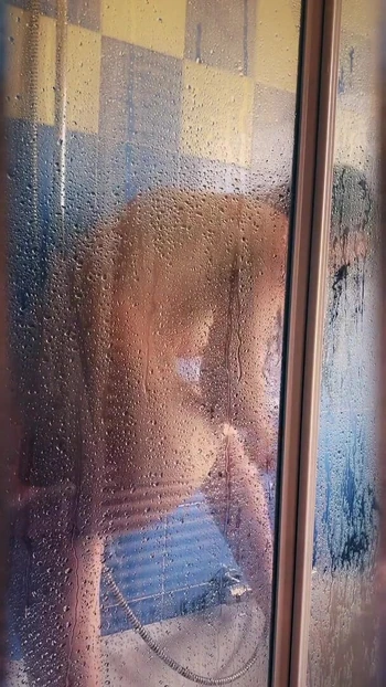 Jaw-dropping moment from "Watch me play & shave in my shower - Voyeur Time with Annika Belle"