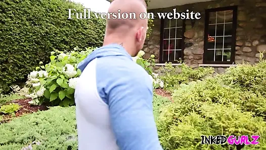 Mürekkepli gurlz - büyük memeli orta yaşlı seksi kadın merdivenlerde sert sikiliyor