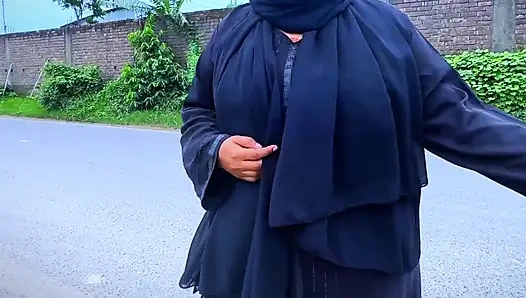 Arabische heiße stiefmutter wird geil, nachdem sie im hotelbett von der straße gekommen ist & ich sehe ihren dicken arsch und handjob beginnen