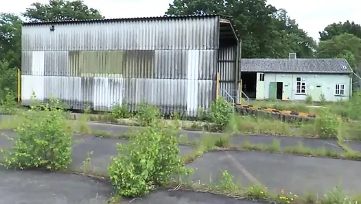 Огромный мускулистый член обожает в киске