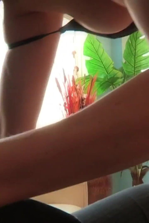 Lesbian desires - Orgasm on the horizon