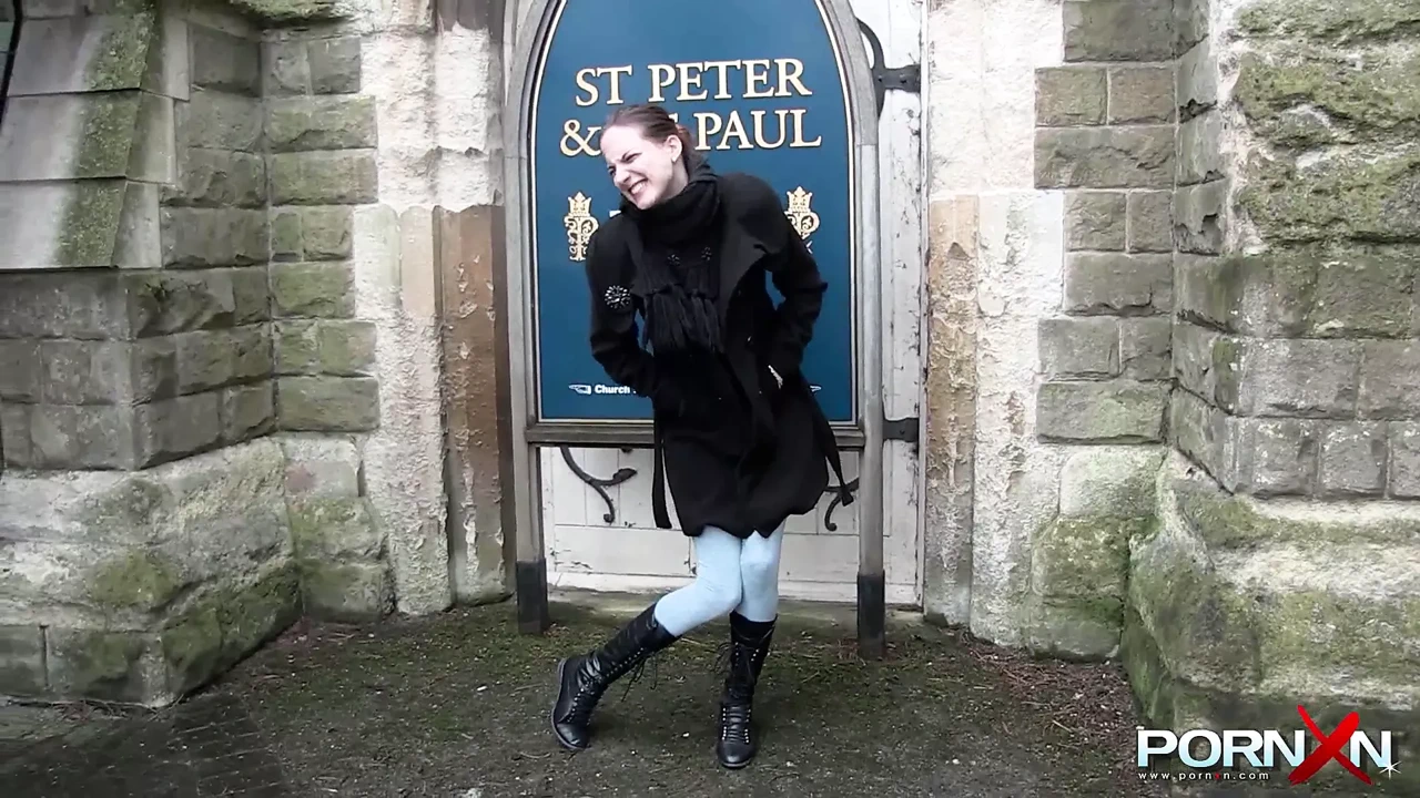 Amateur teen pissing her pants