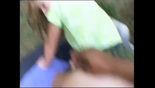 Gadis remaja kurus ini dientot habis-habisan sama kontol raksasa pria kulit hitam sampai dicrot di mulut