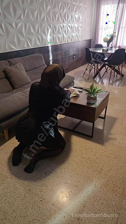 Temizliğe gittiğim evin erkeği arkadan çok fena sikti sonunda fena boşaldı