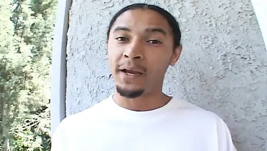 Sexy kylie bekommt massives gesicht abspritzen, nachdem sie harte schwänze gelutscht hat