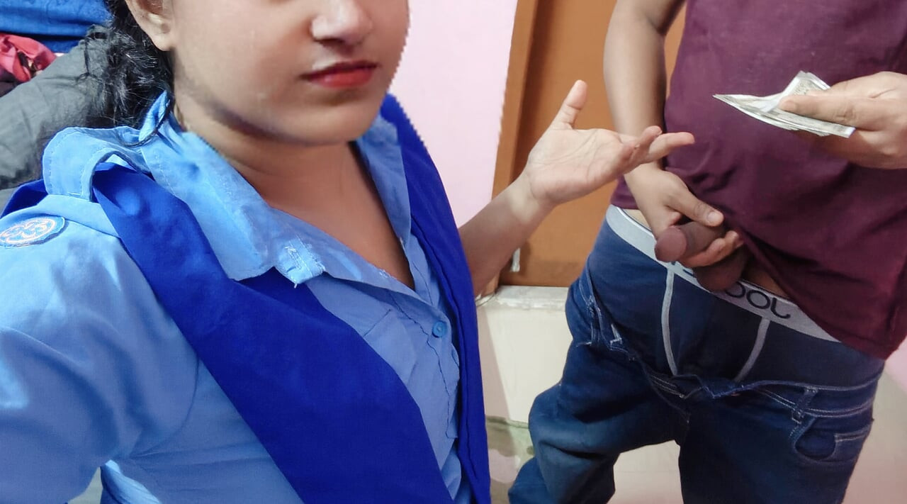 Polu sestra traži pomoć i napaljeni polubrat je traži da joj popuši kurac zauzvrat - hindi prljavi desi seks