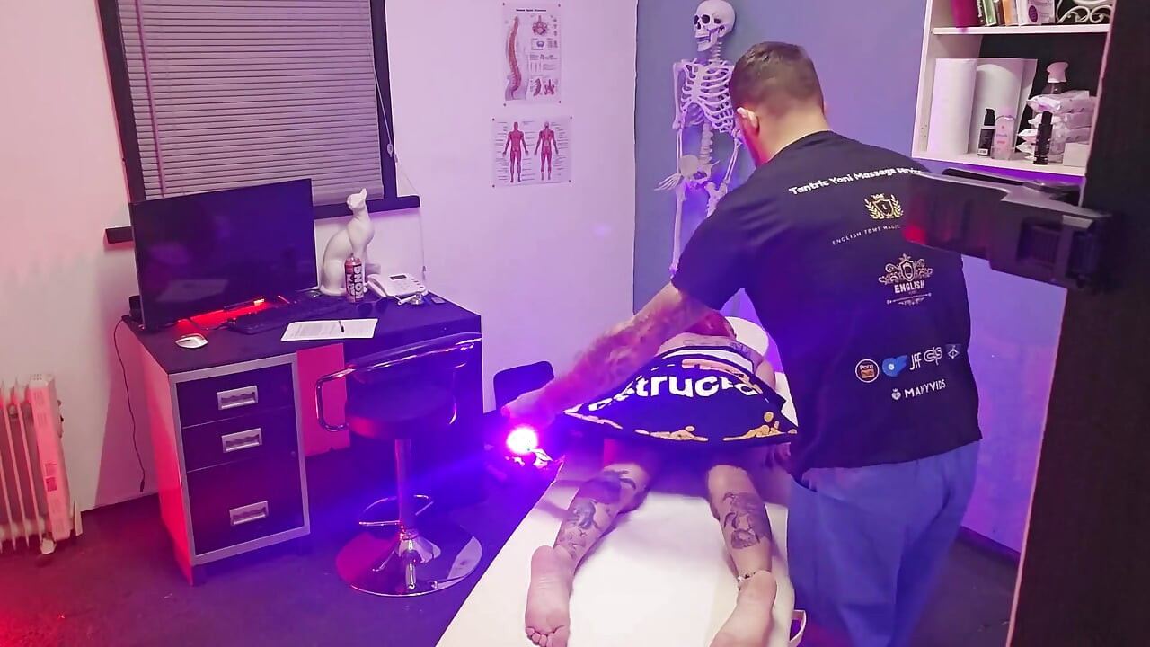 Tantric Yoni Massage with Thatbosslass